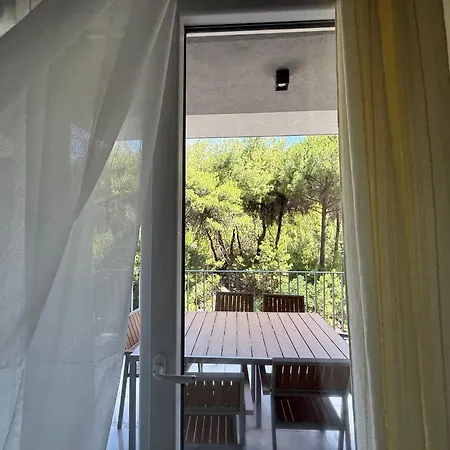 Dua' S Apartments, Next To Ilyonis